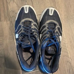 Nike max air mens shoes.  Size 12.